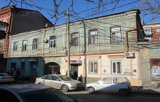 В центре Ростова-на-Дону два здания покрыли находящейся под запретом штукатуркой