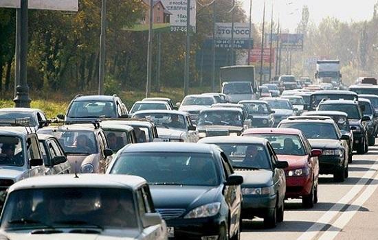 На улице Вавилова опять пробки – огромный провал на дороге