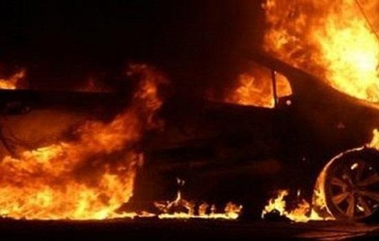 У известного ростовского адвоката Сергея Папушина неизвестные сожгли машину